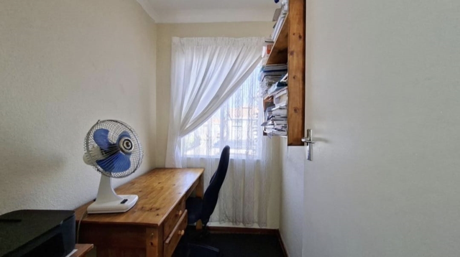 1 Bedroom Property for Sale in Kannoniers Park North West
